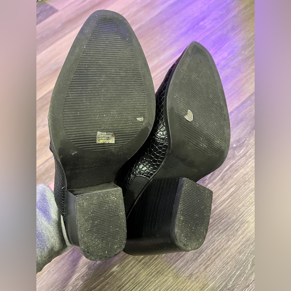Chinese Laundry- Chic Black Croc-Embossed Mules - Picture 7 of 8